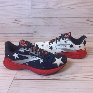 Brooks Mens size 7 shoes. Red white and blue.